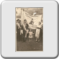 14.6.1936 - Pi slavnostech 10 ti letho trvn barnick obce - Trocnov -ve Cvrovicch a rozvinut slavnostnho praporu. - zlev strany - Al.ivi a Josef Havlt.