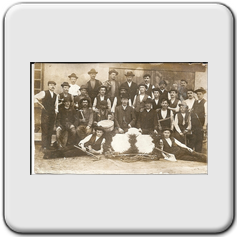 Dl Mayrau - zednci a tesai dolu Mayrau ve Vinaicch kolem roku 1910.
